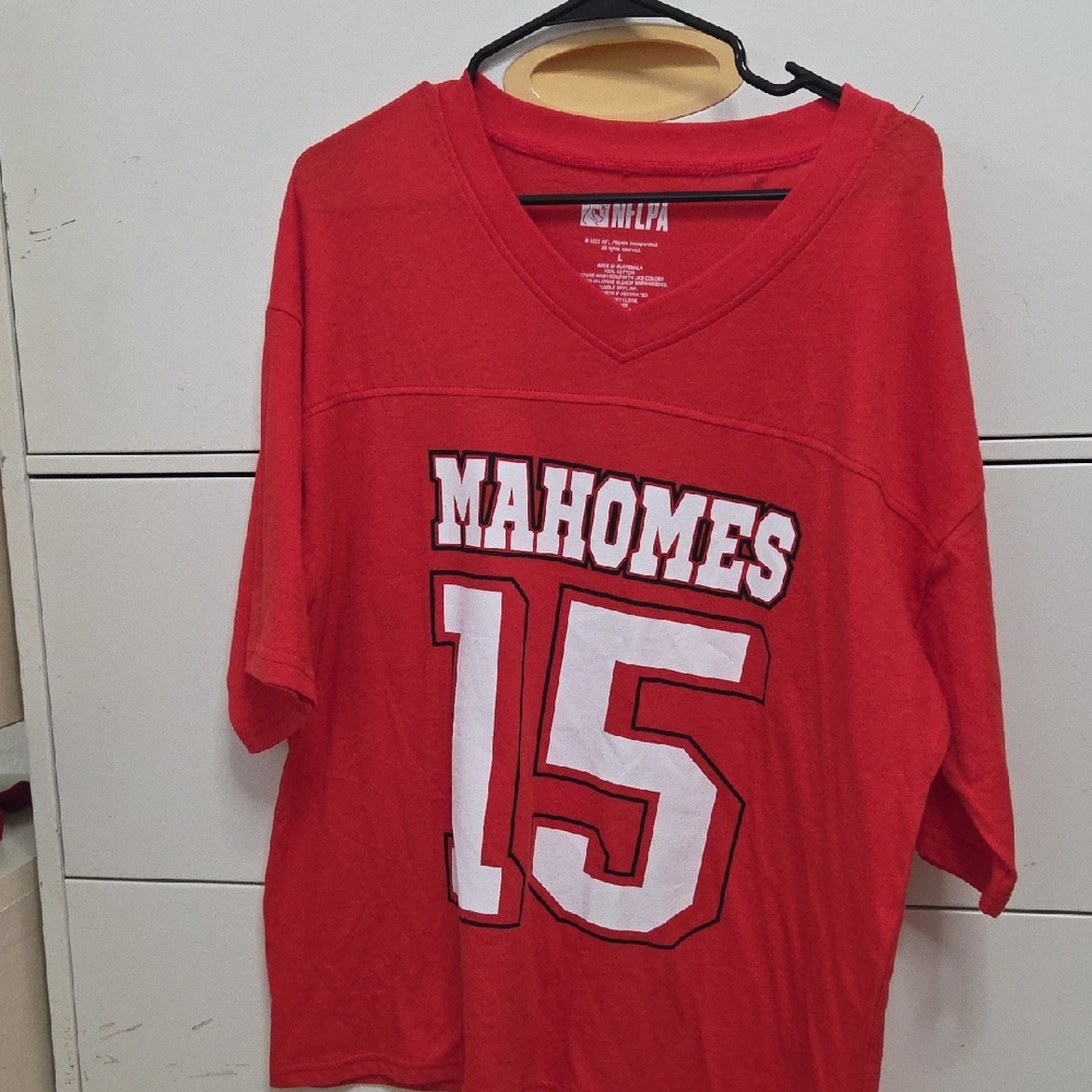 Patrick Mahomes Signature "Showtime" NFLPA Red Crew Neck Tee - Size L